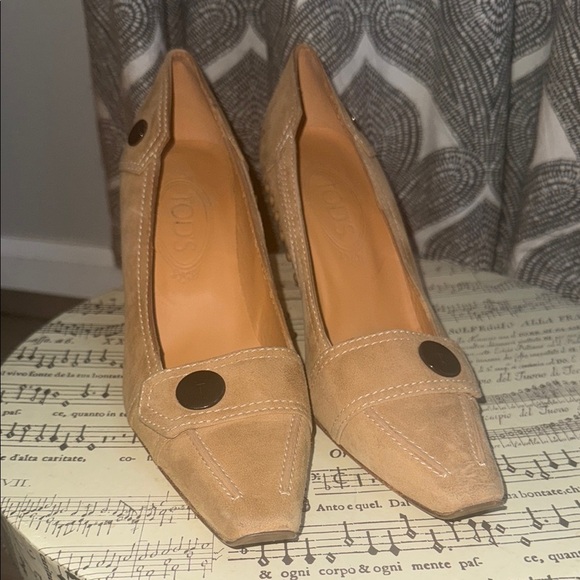 Tod’s Tan Suede Pumps SZ 8 - Picture 3 of 8